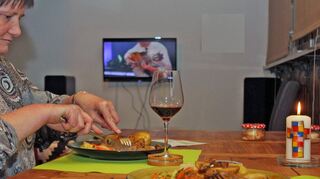 Fast wie im „richtigen“ Fernsehen: „Musik mit Genuss“ – und dazu ein Drei-Gang-Menü hiesiger Gastronomen.