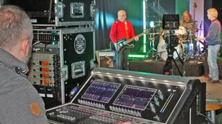 „Aktion Sägewerk“ beim Soundcheck: 19 Techniker waren vor und während des Live-Streams im Einsatz.