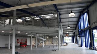 In vollem Gang ist derzeit der Umbau in den neuen Räumen des Autohauses Lademann. Künftig sollen hier Neufahrzeuge verschiedener Marken präsentiert werden.