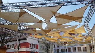 Sonnensegel sollen für ein Wechselspiel aus sonnigen und schattigen Bereichen auf dem Gänsmarkt sorgen.