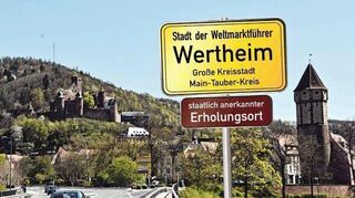 So könnte das Ortsschild Wertheims künftig aussehen, wenn das Innenministerium den Antrag des Gemeinderats billigt.