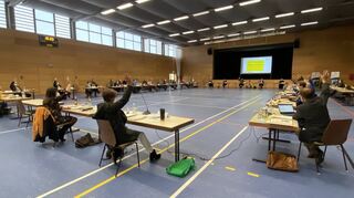 Der Gemeinderat bei der Abstimmung über die Zusatzbezeichnung „Stadt der Weltmarktführer.