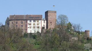 Hoch über dem Werbacher Ortsteil Gamburg thront seit Jahrhunderten die Gamburg.