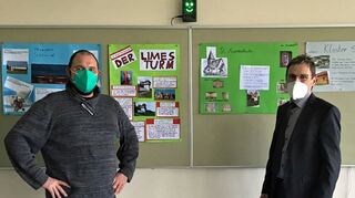 An den Schulen in Trägerschaft der Stadt Osterburken wurden 52 CO-Messgeräte installiert, um die Einhaltung der Hygieneregeln zu erleichtern. Bürgermeister Jürgen Glam freut sich über die technischen Hilfsmittel zur Raumluftüberwachung.