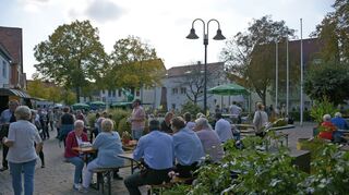 Zu einem wahren Besuchermagnet entwickelt sich der Bauernmarkt.
