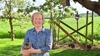 Birgit Hauck ist Großrinderfelderin durch und durch. Sie ist vielseitig engagiert und liebt die Natur. Die Hühnerhaltung ist nur eines ihrer vielen Hobbys.