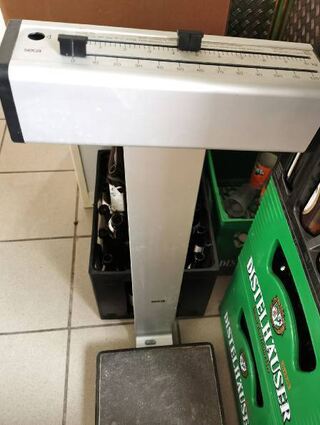 Die funktionsfähige mechanische Personenwaage stand im Sauna-Bereich. Und die weißen Alfi-Thermoskannen waren viele Jahre auf jedem Frühstückstisch zu finden.
