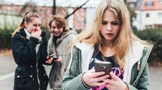 Cybermobbing ist alles andere als lustig und wird als Straftat eingestuft.