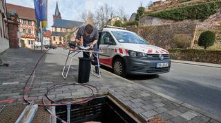 Die Stadtwerke haben für die nächsten Jahre den kontinuierlichen Ausbau des Glasfasernetzes in der Stadt und den Stadtteilen angekündigt.