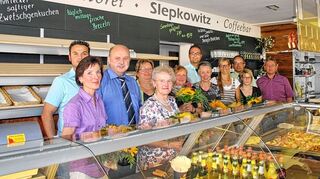 <p>Nach der offiziellen Einweihung am Montag öffnet die Bäckerei-Konditorei-Coffeebar Slepkowitz in Hettingen heute für die Kundschaft. Vorausgegangen war ein gut dreimonatiger Umbau des früheren Edeka-Lebensmittelmarktes.</p>