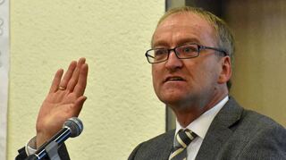 Peter Rückert bei einem Vortrag in Wertheim im November 2019.
