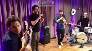 Die Band Masaa wurde in Mannheim mit dem Deutschen Jazzpreis für das beste Vokalalbum des Jahres ausgezeichnet und legte einen beeindruckenden Live-Auftritt im Ella & Louis hin (von links): Reentko Dirks an der Doppelhalsgitarre, Sänger Rabih Lahoud, Trompeter Marcus Rust und Schlagzeuger Demian Kappenstein.