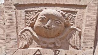 Zeugen der Geschichte an einem Königheimer Hoftor.