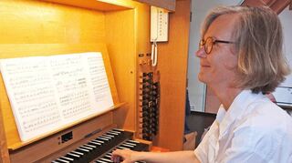 Ariane Metz spielte bei der Orgelandacht am Samstag an der großen Rensch-Orgel der Wertheimer Stiftskirche sieben hochkarätige Orgelwerke.