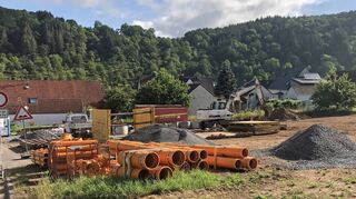 Blick auf das Neubaugebiet in Waldenhausen: Im Landkreis werden gerade fleißig neue Bauplätze erschlossen. Die Redaktion sammelte dazu bei allen 18 Kommunen Informationen.