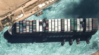 Das auf Grund gelaufene Containerschiff „Ever Given“ (Bild) blockierte im März knapp eine Woche lang den Suezkanal und unterbrach so eine zentrale Handelsroute zwischen Asien und Europa.