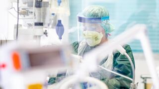 Pflegekräfte, die 2020 wegen der Pandemie besonders belastet waren, erhalten eine Sonderzahlung der Bundesregierung. In der Rotkreuzklinik Wertheim sind es bis zu 1670 Euro.