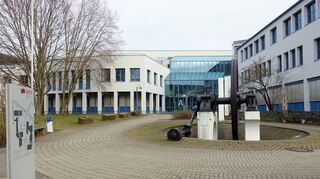 Der Campus der DHBW Mosbach reicht nicht mehr für die Anzahl der Studenten aus, deshalb kämpfen die Verantwortlichen seit Jahren für ein Baukompetenzzentrum, welches im ehemaligen Obertorzentrum in Mosbach entstehen könnte. Der Kreistag stimmte am Mittwoch einem Resolutionsentwurf zu, der alsbald an die Regierung geschickt werden soll.