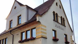 Das Rathaus im Zentrum soll schon in absehbarer Zeit umfassend saniert werden.