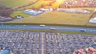 Sechs Hektar freies Gelände direkt an der Autobahn wecken Begehrlichkeiten. Jetzt stellte eine Möbelhauskette eine Bauvoranfrage.