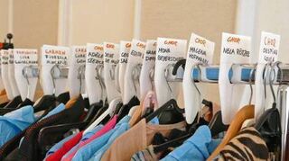 Alles andere als von der Stange – ob Jacke, Kleid, Hose oder Söckchen.