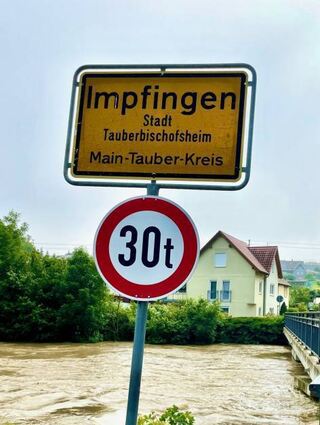 Bedrohlich: Wassermassen in Impfingen.