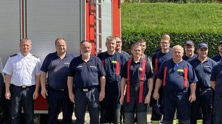 Hilfe für die vom Hochwasser getroffenen Gebiete aus dem Odenwald: Entsprechend sammelten sich 18 Feuerwehrangehörige der Freiwilligen Feuerwehren Mosbach, Buchen und Neunkirchen am Montagvormittag, um gemeinsam mit weiteren Kräften und insgesamt 31 Fahrzeugen aus Stadt- und Landkreisen im Regierungspräsidium Karlsruhe in dieutgebiete zu starten.