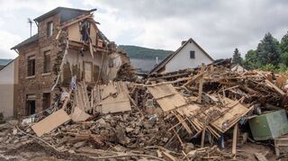Völlig zerstört ist dieses Haus in Altenahr, Rheinland-Pfalz. Zahlreiche Häuser in dem Ort wurden komplett vernichtet oder stark beschädigt.