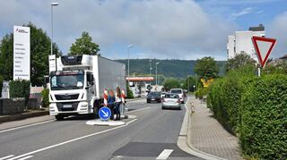 Fußgänger an der Überquerungshilfe (Ecke Max-Eyth-Straße) werden oft ignoriert.