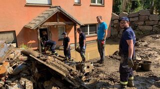 In der Ortschaft Altenburg im Landkreis Ahrweiler wurden zahlreiche Häuser von eingedrungenem Schlamm und Wasser befreit. Dort waren die Helfer aus dem Main-Tauber-Kreis eingesetzt.