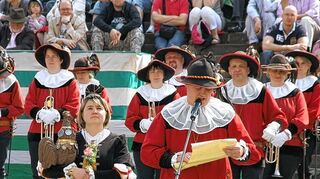 <p>Der Verein "Großer Siedershof" aus Schwäbisch Hall bereichert mit seiner Teilnahme die Marschparade zum Herzog-Paul-Abend.</p>
