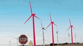Ein Blick auf den Windpark Höhefeld an der Abzweigung Richtung Kembach. Grafisch eingefügt sind drei der sechs geplanten 250 Meter hohen Windkraftanlagen.