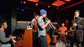 Voller Energie: die Band Vibe mit (v.l.) Leando Irarrgorri, Calvin Lenning, Félix Rossy, Jonas Kaltenbach und Benedikt Jäckle.