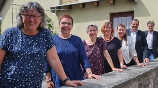 Sie garantierten ein interessantes und abwechslungsreiches Programm der „Jüdischen Kulturtage im Taubertal 2021“ (von links) Ingrid Kaufmann-Kreußer (Gemeinde Igersheim), Monika Menth (Schlossverwaltung Weikersheim), Elfriede Rein (Residenzschloss Bad Mergentheim), Annette Breitenbach (Kaufmännische Schule Bad Mergentheim), Sandra Neckermann (Stadt Niederstetten), Kurdirektor Sven Dell und Igersheims Bürgermeister Frank Menikheim.