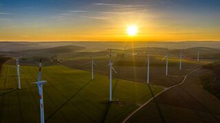 Der Windpark in Höhefeld. Die derzeitigen Anlagen sollen durch viel größere ersetzt werden.
