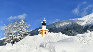 Schnee in Unmengen kann Ursache sein, um die Infrastruktur weiträumig zu beeinträchtigen.