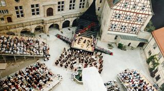 Unter der musikalischen Leitung von Karl-Heinz Bloemeke, der zahlreiche junge Dirigenten förderte, gab’s 1988 schon „Carmen“; eine weitere folgte 2003.