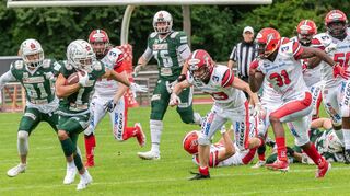 John Santiago (mit Ball) gelangen in Marburg allein in der ersten Hälfte vier Touchdowns.