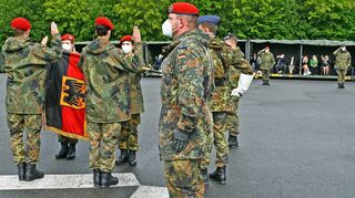 31 Rekruten legten am Donnerstag auf dem Exerzierplatz das feierliche Gelöbnis ab.