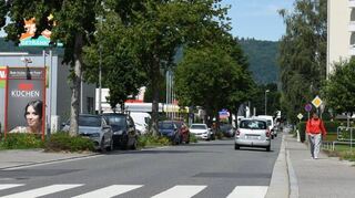 Blick in die Herrenwiesenstraße – in der seit kurzem streckenweise Tempo 40 gilt.