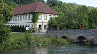 Im Stadtteil Sennfeld: Rund um das Schloss findet man hübsche Gassen.