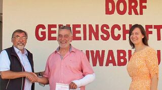 Bei der Spendenübergabe (von links): Wolfgang Lachermund, Vorsitzender Dietmar Hofmann und Bürgermeisterin Heidrun Beck.