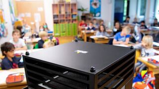 Mobile Luftfilter werden nur in Klassenräumen eingesetzt, die mit anderen Mitteln schwer zu lüften sind.