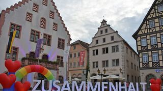 Die Corona-Pandemie hat viele Opfer gefordert und Einschränkungen mit sich gebracht. Der Zusammenhalt der Bürger und Geschäftsleute spielt bis heute eine wichtige Rolle.