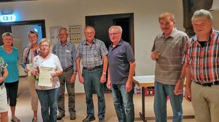 Bei der Jahreshauptversammlung des Vereins Mühlenradweg Erftal wurden neben den Gründungsmitgliedern auch die Dienstags- und Donnerstagsradler geehrt, die seit dem Jahr 2000 regelmäßig gemeinsam unterwegs sind.