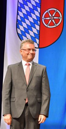 Diener des Neckar-Odenwald-Kreises: Landrat Dr. Achim Brötel aus Buchen wurde in Mosbach verpflichtet und startet nun in seine dritte Amtszeit.