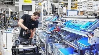Eine Szene aus der Scheuersaugmaschinen-Produktion in Winnenden.