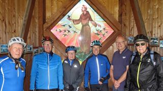 Die TGWH-Seniorengruppe 60plus aus Würzburg-Heidingsfeld radelte zum Walldürner Gnadenort und machte eine Rundfahrt um Walldürn mit Besuch des Franziskusweges bei Glashofen.