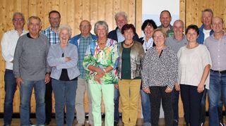 Für Treue ausgezeichnet: Gold beziehungsweise Silber gab es für 40 oder 25 Jahre andauernde Mitgliedschaft beim ETSV Lauda im Rahmen der nun endlich nachgeholten Hauptversammlung im vereinseigenen Domizil in unmittelbarer Nähe des Bahnhofes.