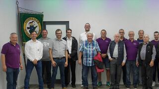 Der Umbaubau der „FG-Halle“ in Höpfingen am Mantelsgraben wurde offiziell seiner Bestimmung übergeben. Zum einen vergrößerten die Vereinsmitglieder den „Spiegelsaal“. Zum anderen wurden Toiletten und Heizung erneuert.